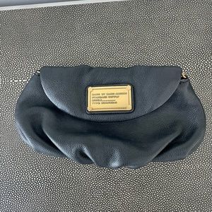 Marc by Marc Jacobs bag with magnetic closure and detachable chain.